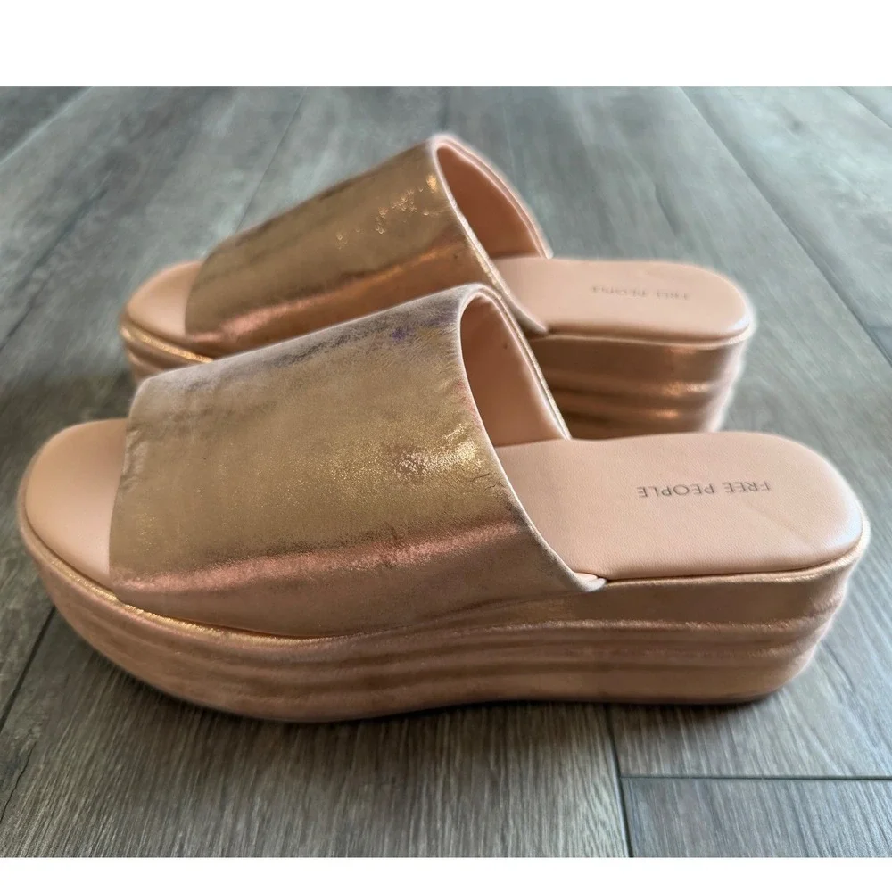 Free People‎ Rose Gold Metallic Platform Slide Sandals 39 Tiny Flaw
